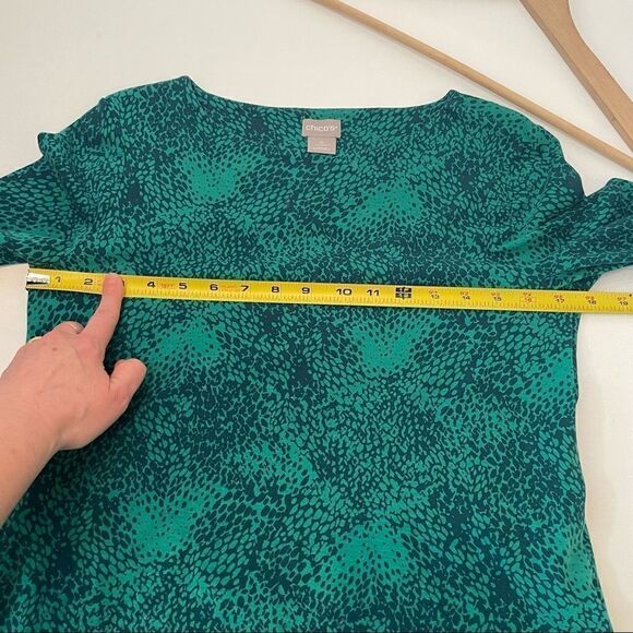 CHICO’s green and navy impressionist dot pattern 3/4 sleeve blouse size O - Picture 3 of 3
